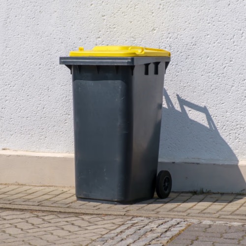 Poubelle de tri grise avec couvercle jaune (placeholder)